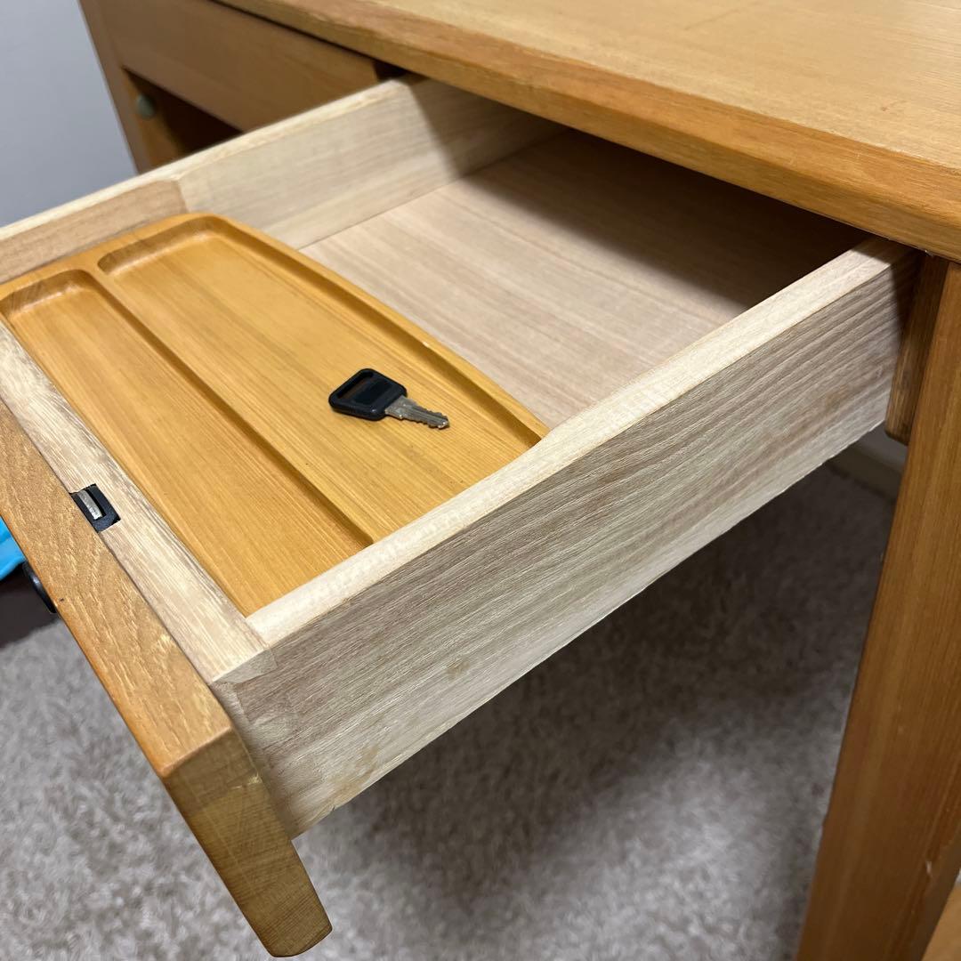 ナチュラルウッドの学習机　ヒカリサンデスク