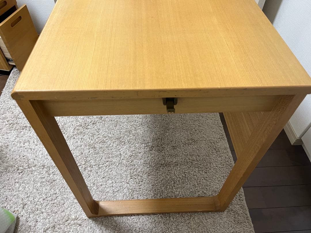 ナチュラルウッドの学習机　ヒカリサンデスク