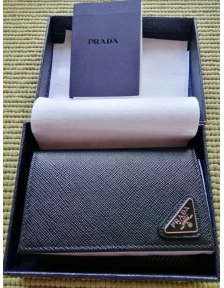 PRADA ブラックレザー名刺入れ(サフィアーノ トライアングル)