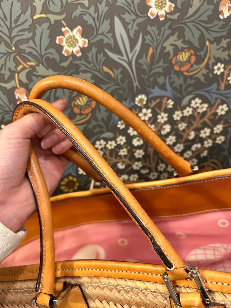 LOEWE ベージュ ストロートートバッグ