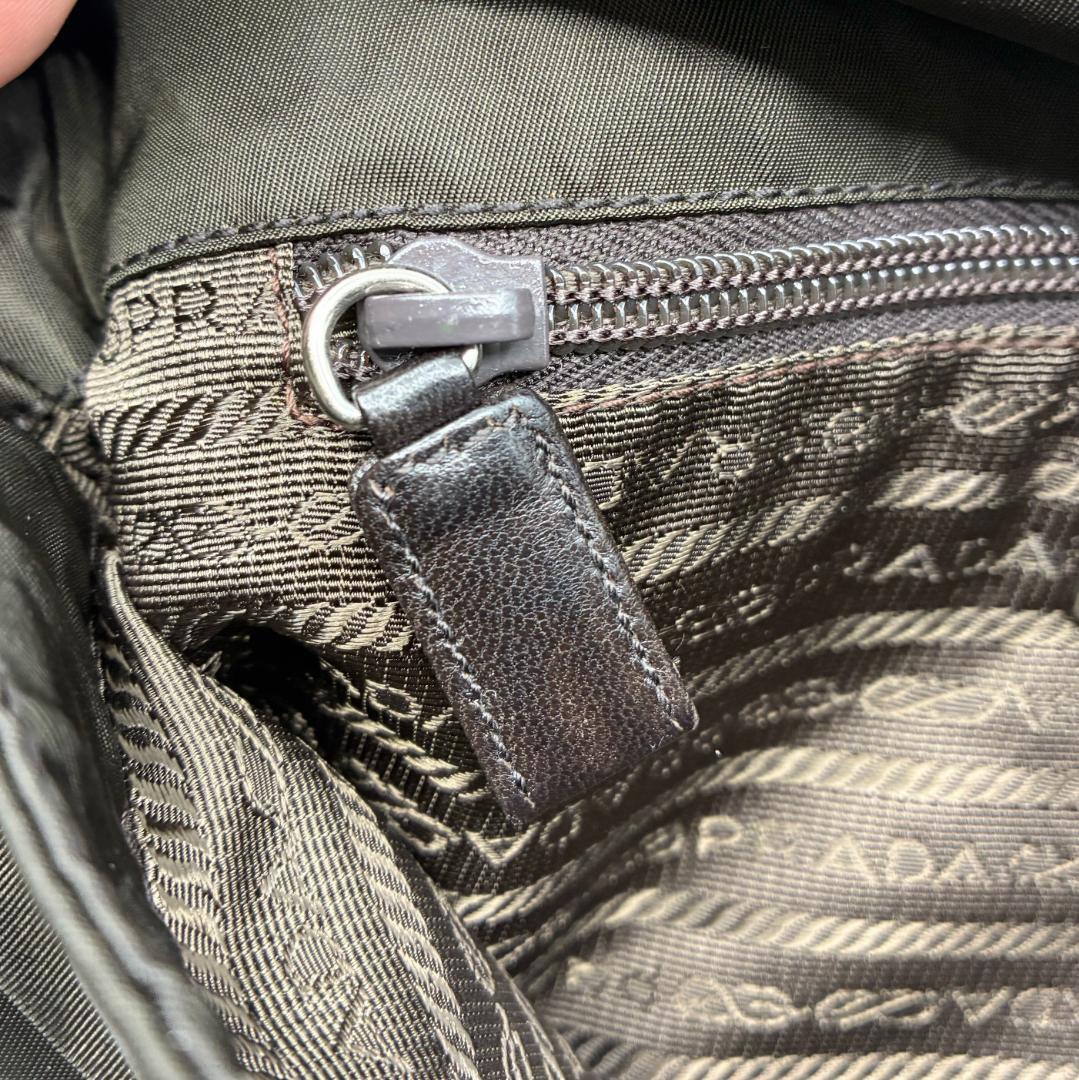 美品 PRADA プラダ ナイロン ショルダーバッグ カーキ A1359B1