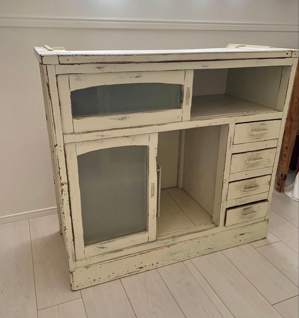 日本の古いアイボリーの水屋キャビネット　水屋　食器棚　アンティーク　昭和レトロ