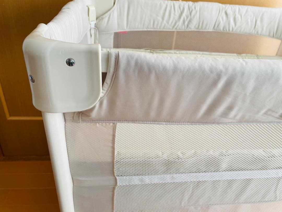 【美品】アップリカ ココネルエアー ベビーベッド　ミルクWH　ホワイト