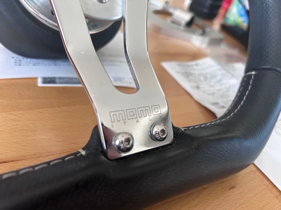 モモステトレックR T5ハイエースフルセットessexコラムカバーなど付属品多数