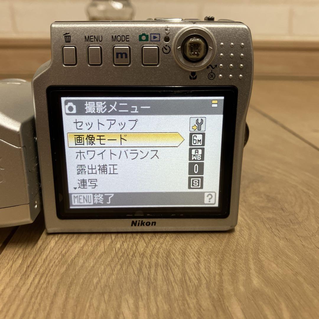 Nikon COOLPIX S10 シルバー コンデジ デジカメ　ニコン