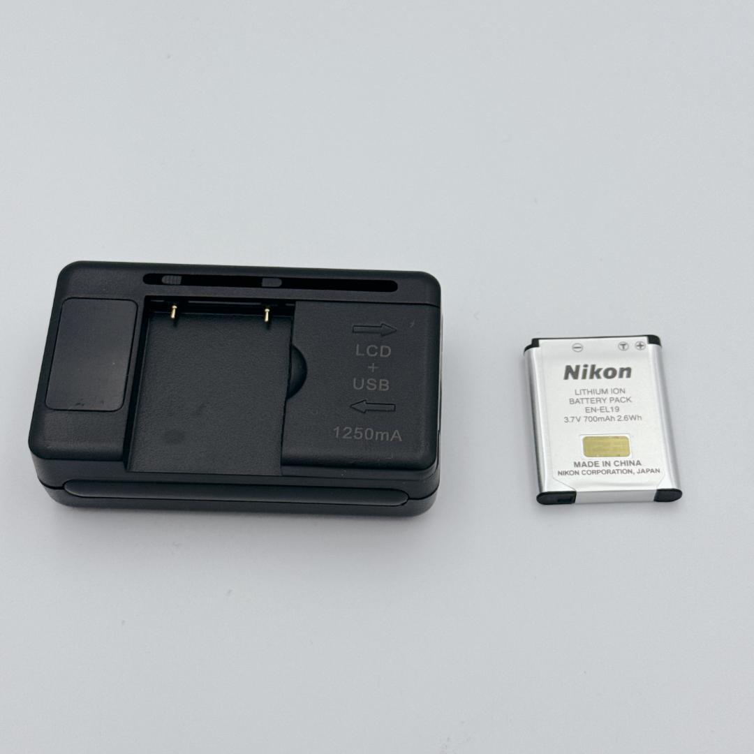 【概ね美品】Nikon COOLPIX A300 デジタルカメラ シルバー