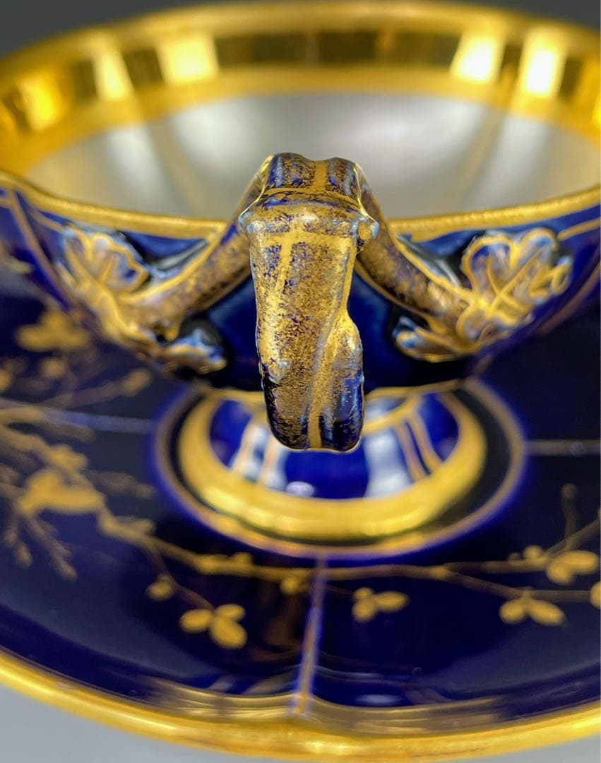 【美品】イギリス窯 コバルトブルー地 金彩・銀彩装飾 ティーカップ＆ソーサー