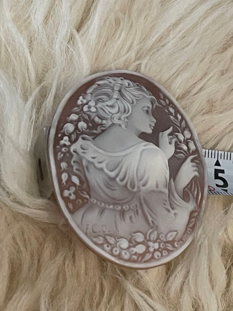 【新品】ＦＣＯ氏作　女性彫刻 高級シェルカメオルース 60ｍｍ×45ｍｍ