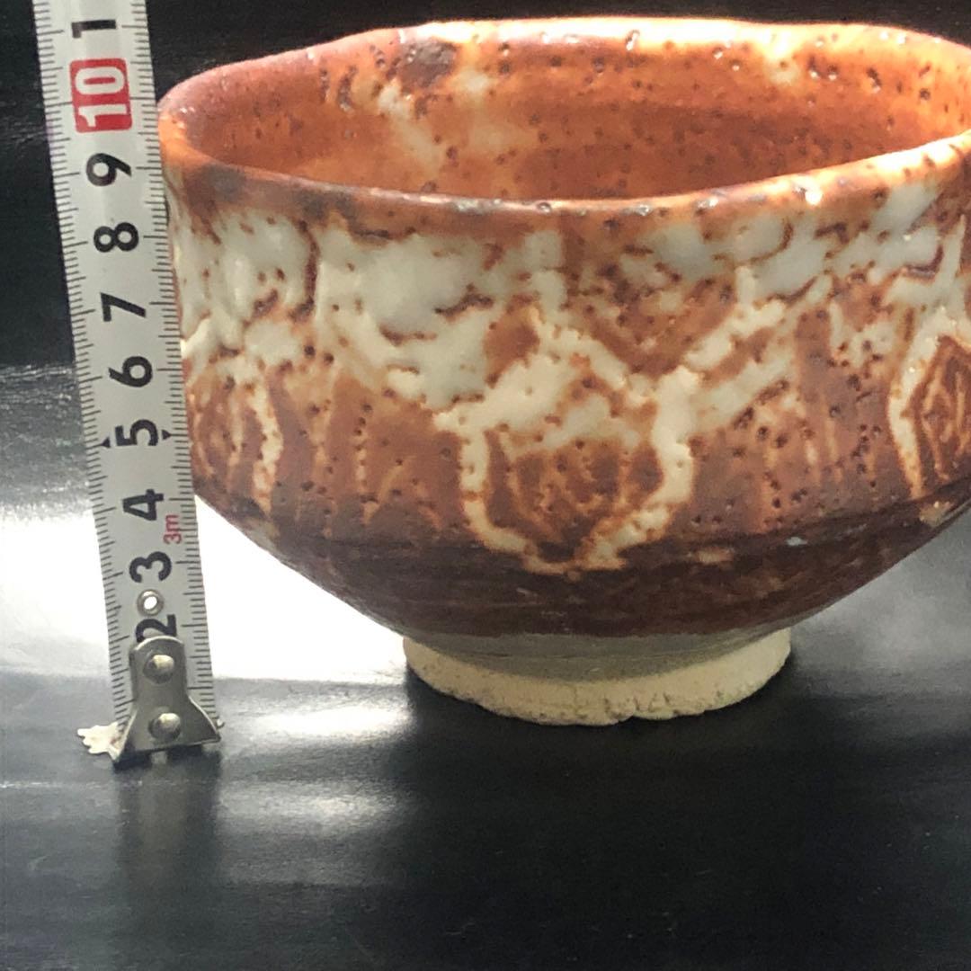 究極の美◼️蔵から、また凄そうな赤茶白い釉薬の美しい抹茶茶碗が出てきました。