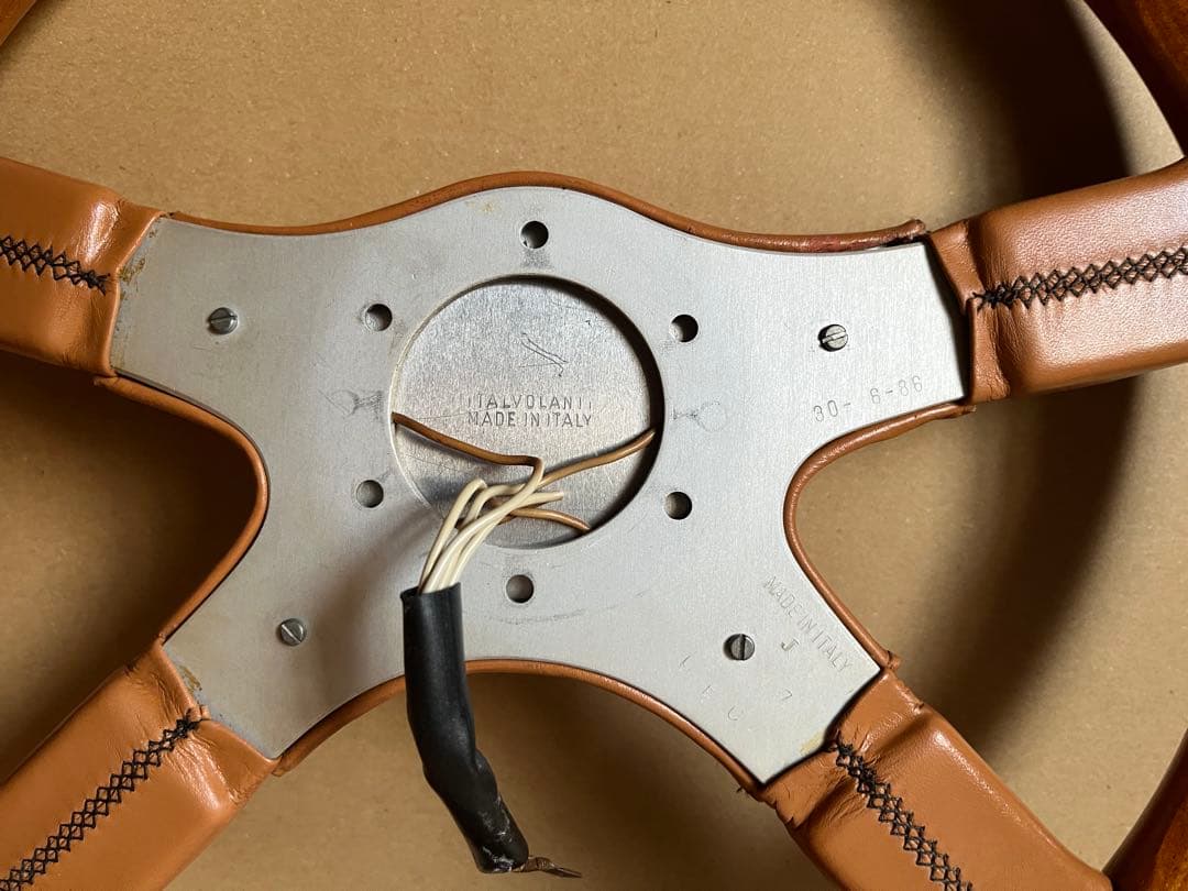 イタルボランテ　ウッドステアリング　36・5cm 中古品