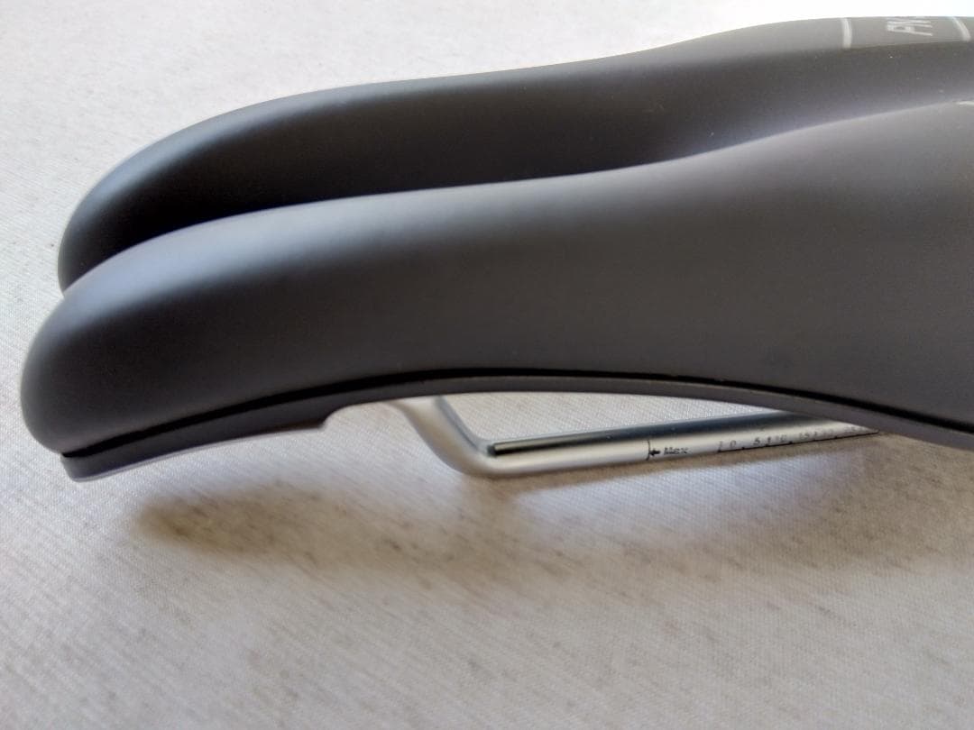 ISM PN 3.1 サドル 40 ブラック