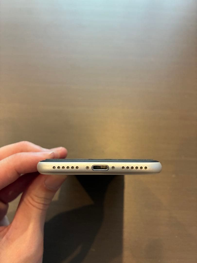 【美品】Apple iPhone SE (第3世代) 64GB