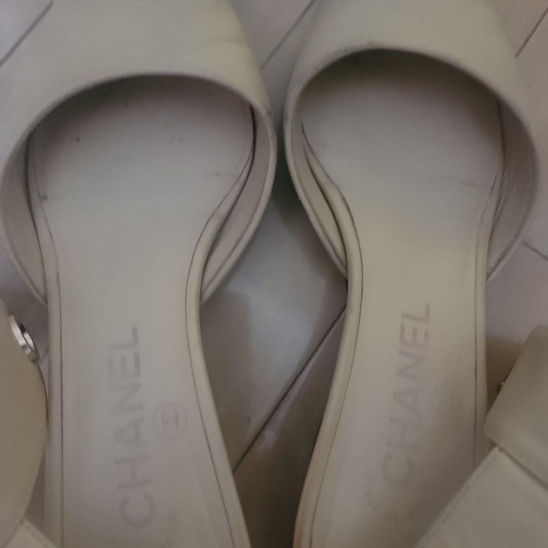 CHANEL ベージュ・ブラック アンクルストラップ フラットシューズ