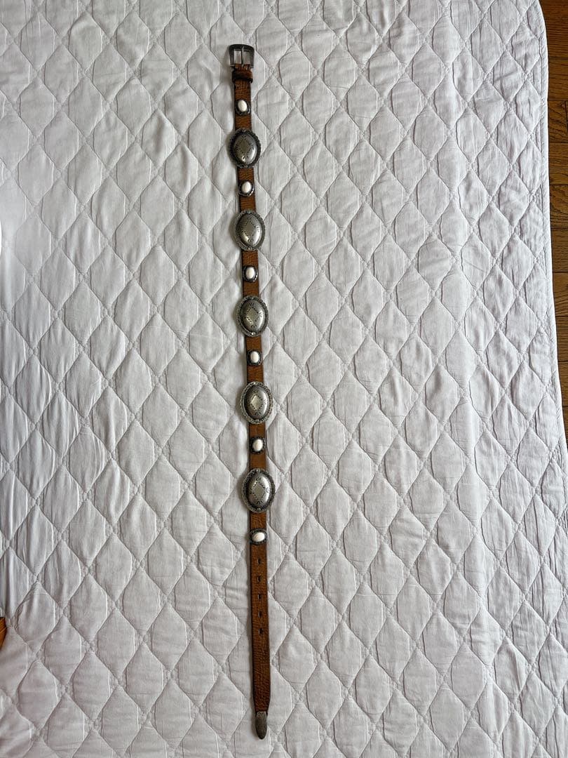 ［P U N T OV I T A(プントヴィータ)] コンチョレザーベルト