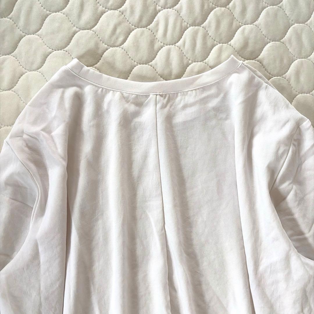 BEARDSLEYビアズリー　後ろドレープTブラウス　ホワイト