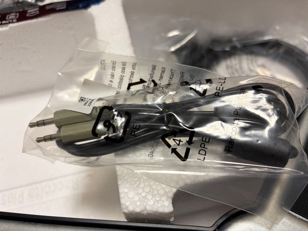 AOC C27G2ZE 27インチ湾曲ディスプレイ本体