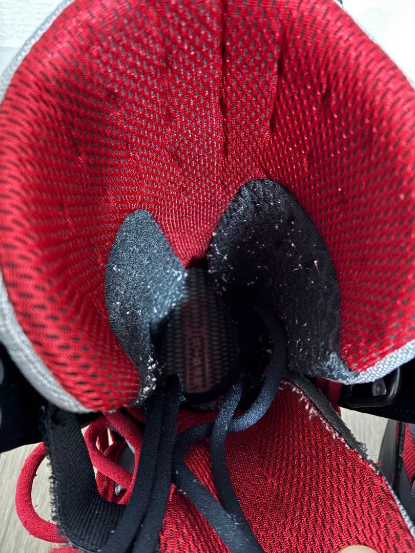 NIKE エア怪獣