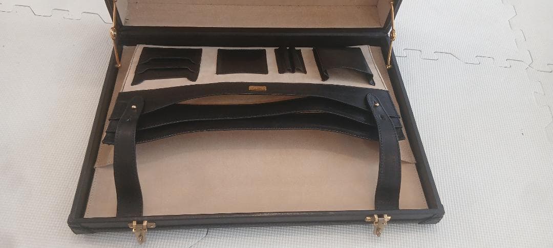 BALLY バリー アタッシュケース HPロゴ入り 黒 鍵付き