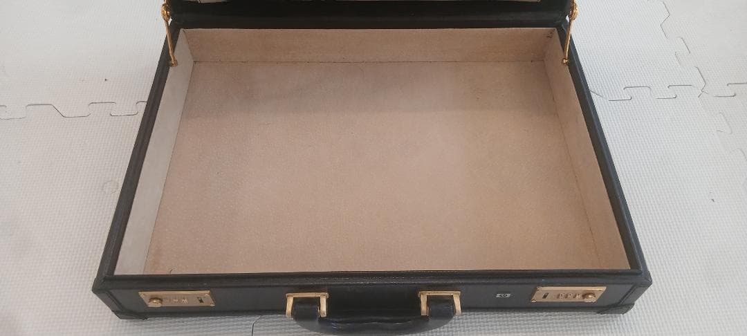 BALLY バリー アタッシュケース HPロゴ入り 黒 鍵付き