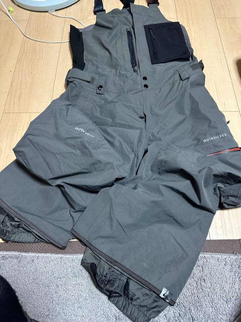 【値下げ】QUIKSILVER GORETEX ビブパンツ