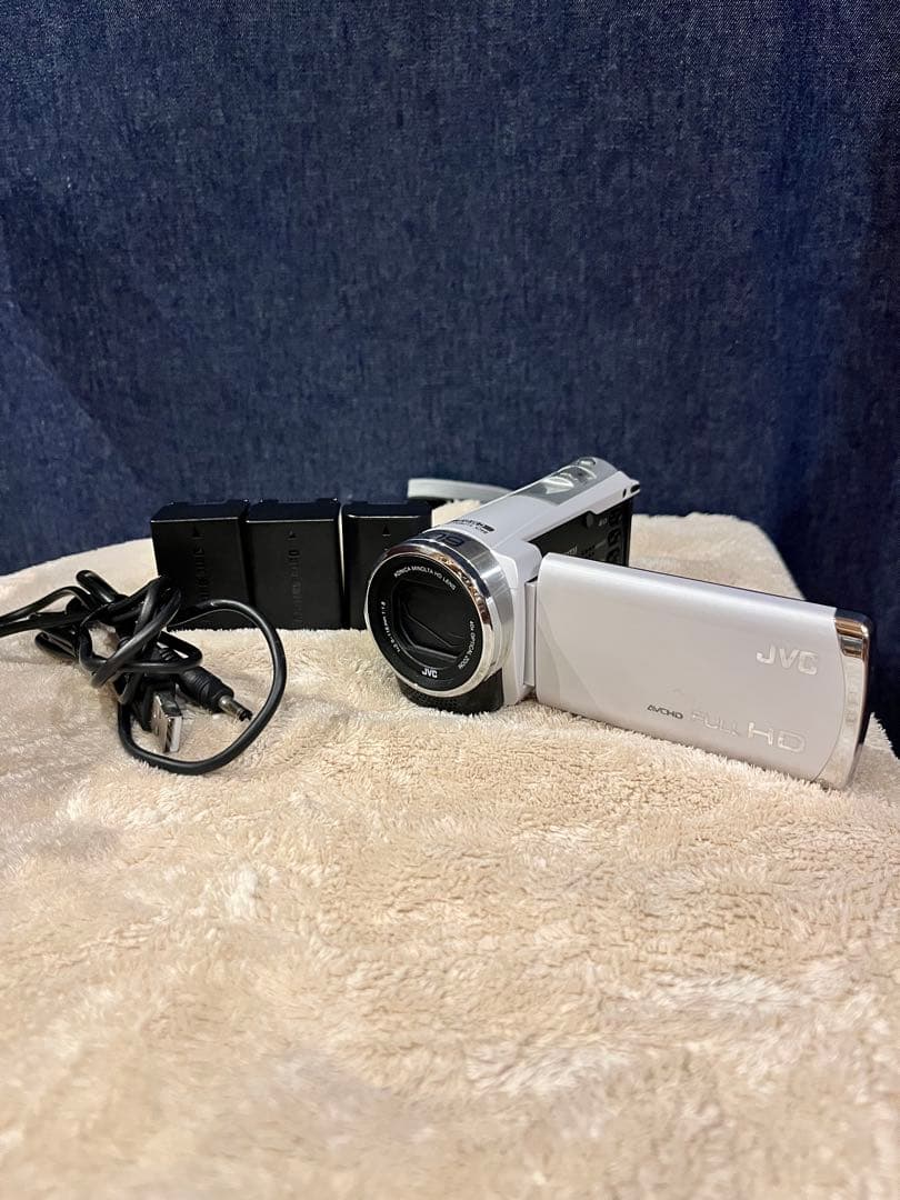 【良品】JVC ビデオカメラ　GZ-E770-W バッテリー3個付き