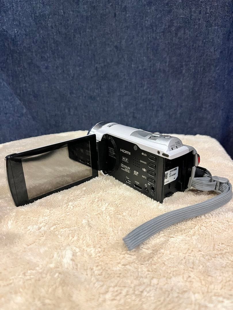 【良品】JVC ビデオカメラ　GZ-E770-W バッテリー3個付き