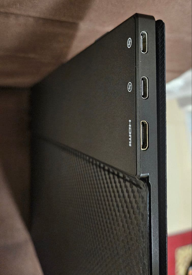 タッチディスプレイ　15インチ　モバイル　カバー付き