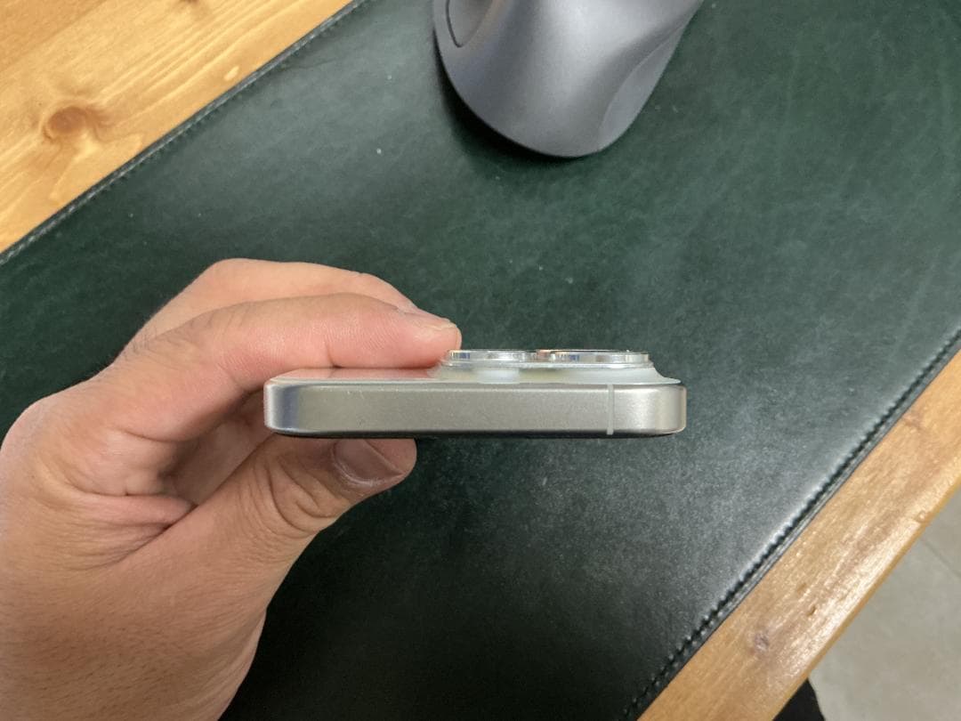 Apple iPhone 15 Pro 本体 ホワイトチタニウム 128GB