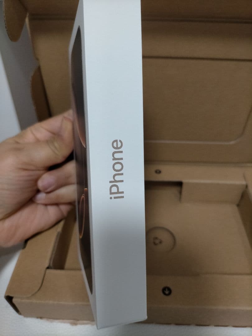 iPhone 16 Pro デザートチタニウム 128GB本体