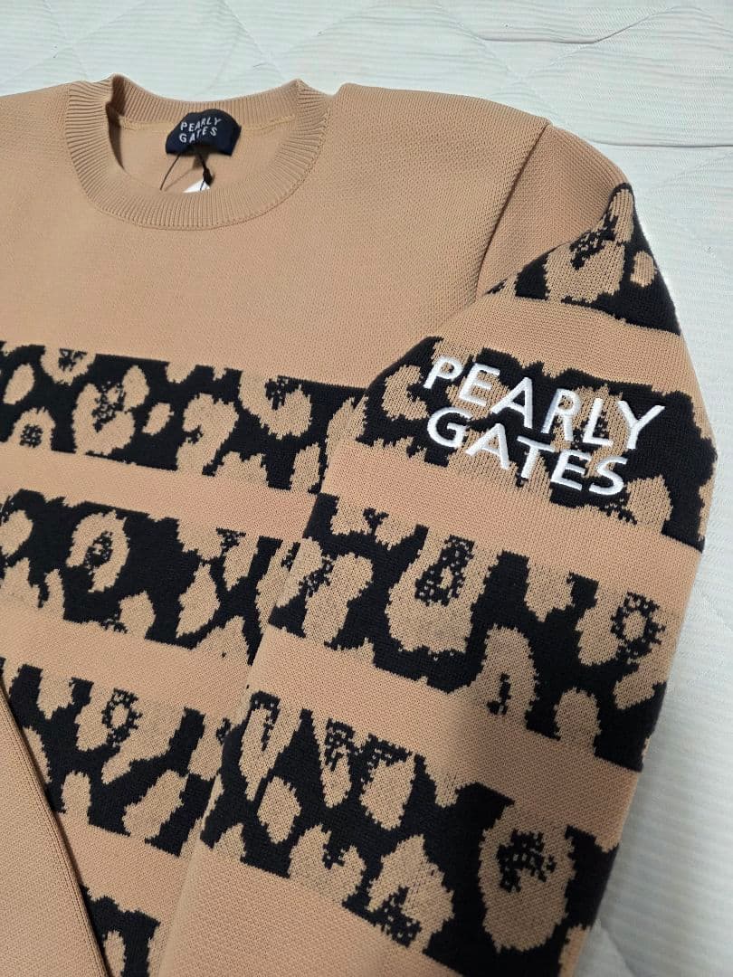 新品タグ付きPEARLY GATES レオパード柄ニット４