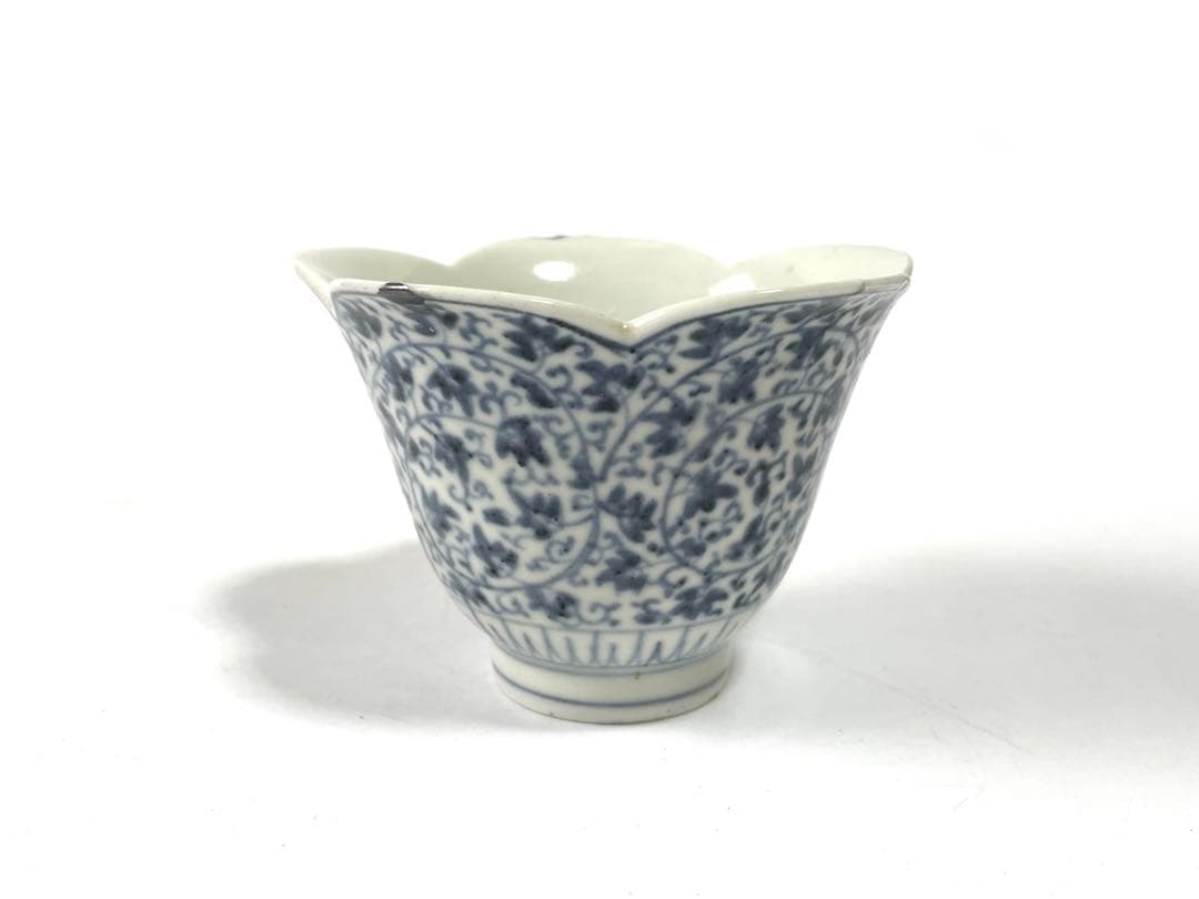 骨董　アンティーク　古伊万里　染付　微塵唐草文様　輪花縁　蕎麦猪口　向付