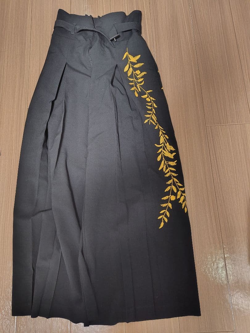 【Mimaさん専用】LILY BROWN 刺繍ハイウエストタックパンツ