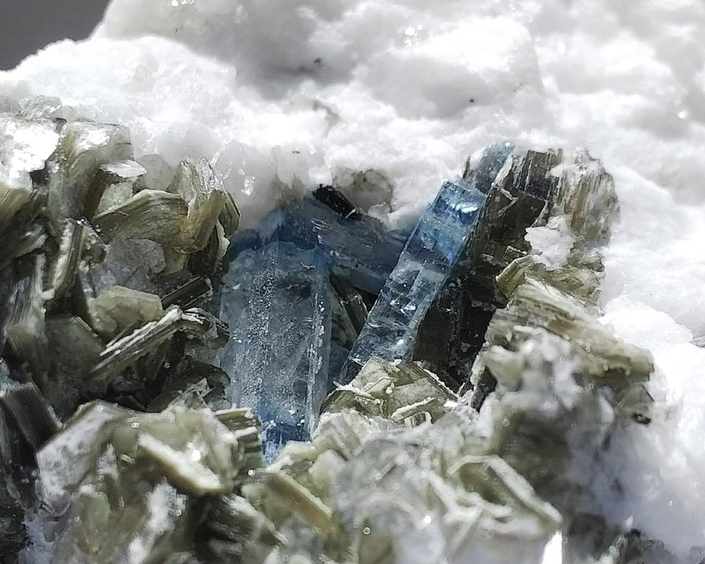 326 宝石質 クラスター アクアマリン モスコバイト 標本 結晶 原石