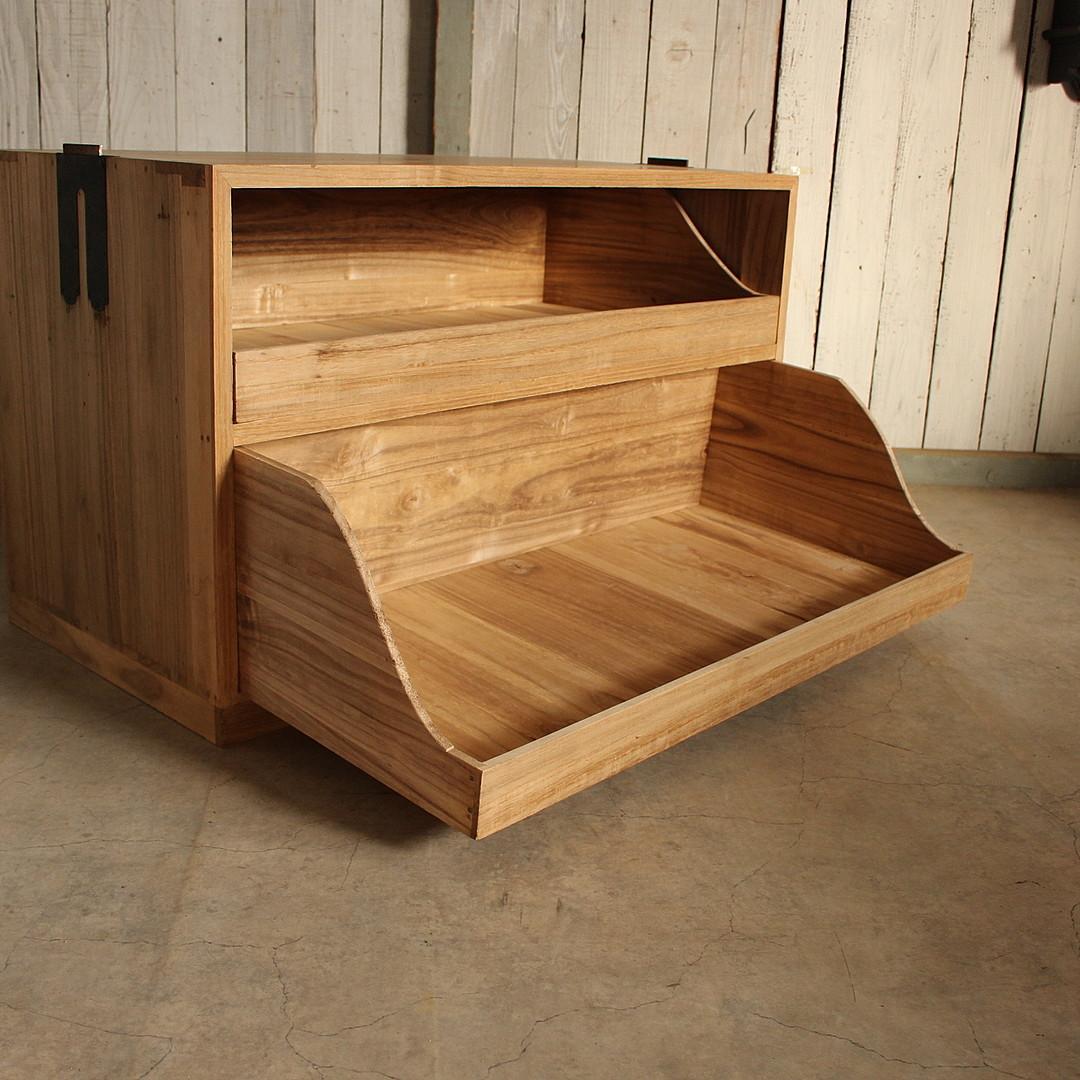 古い木製の引き出し　2段