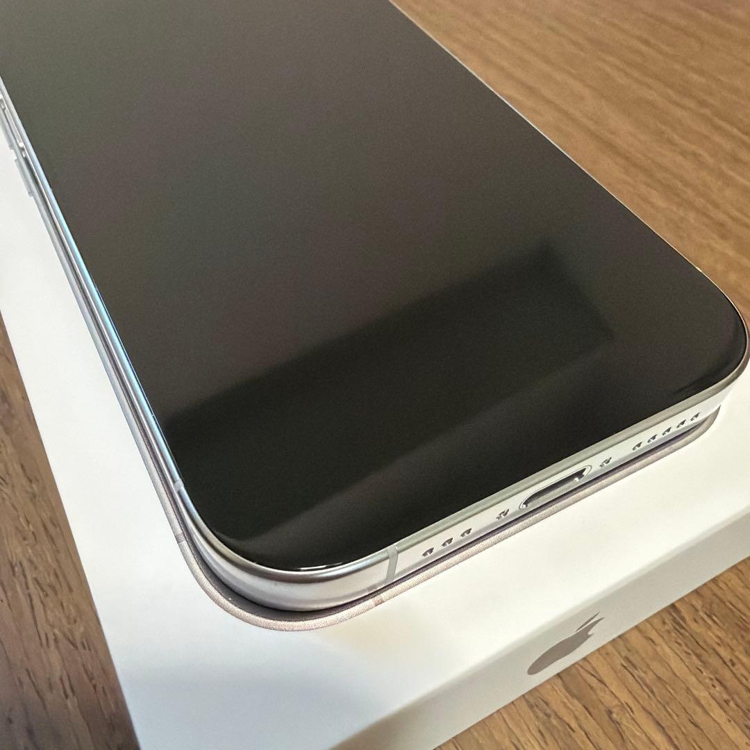 【極美品】iPhone16Pro ホワイトチタニウム 128GB