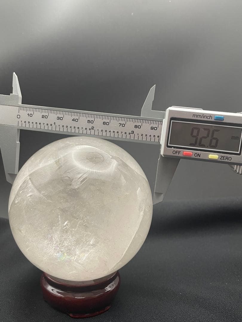 【ヒマラヤ水晶】丸玉 虹入り 約92.6㎜ 1136g 台座付き セール開催中！