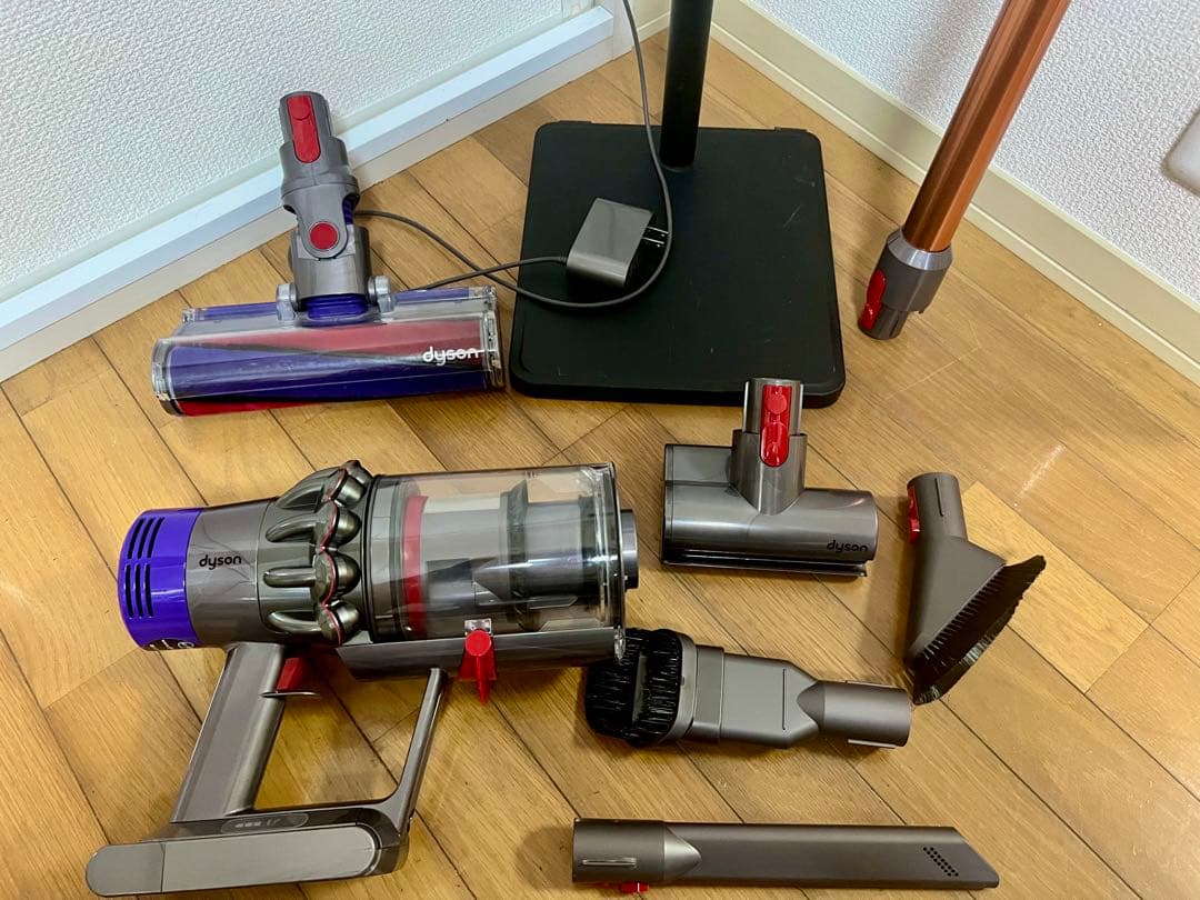【美品】Dyson ダイソン　V10 fluffy SV12 スタンドセット