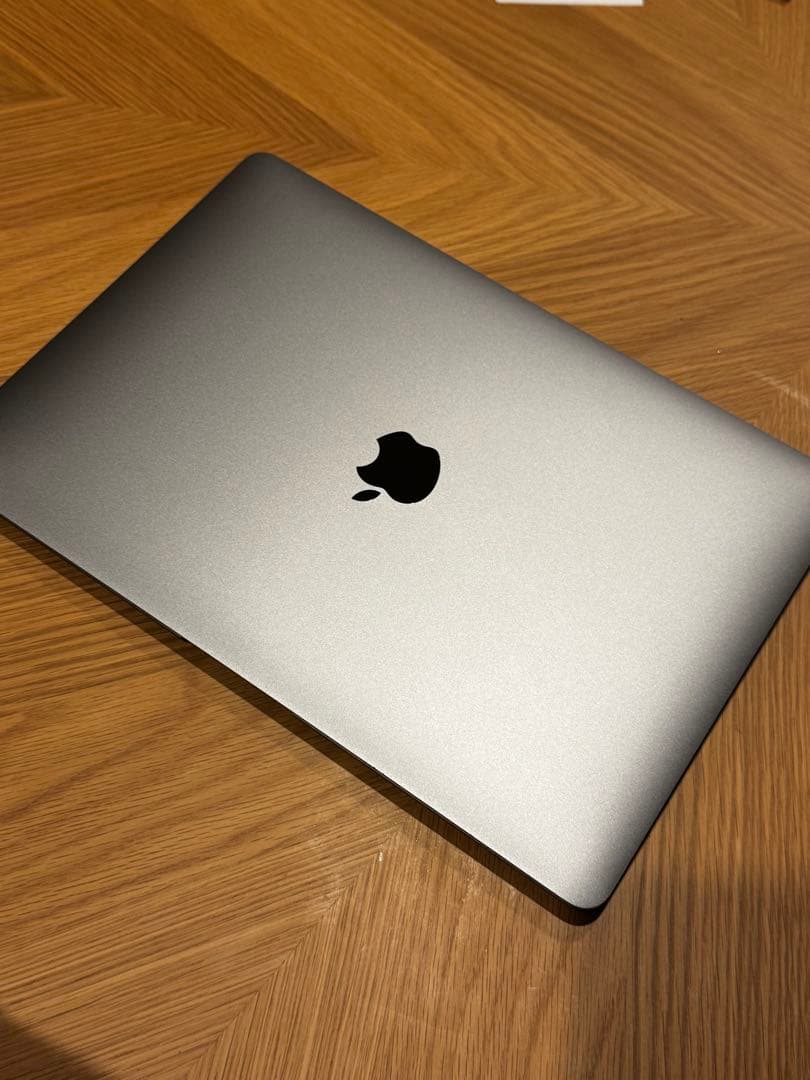 【美品】Apple MacBook Air (M1, 8GB) スペースグレー