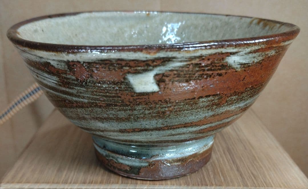 【本物保証】金城次郎 壷屋焼 魚文茶碗 共箱 美品 栞 人間国宝 壺屋焼 マカイ