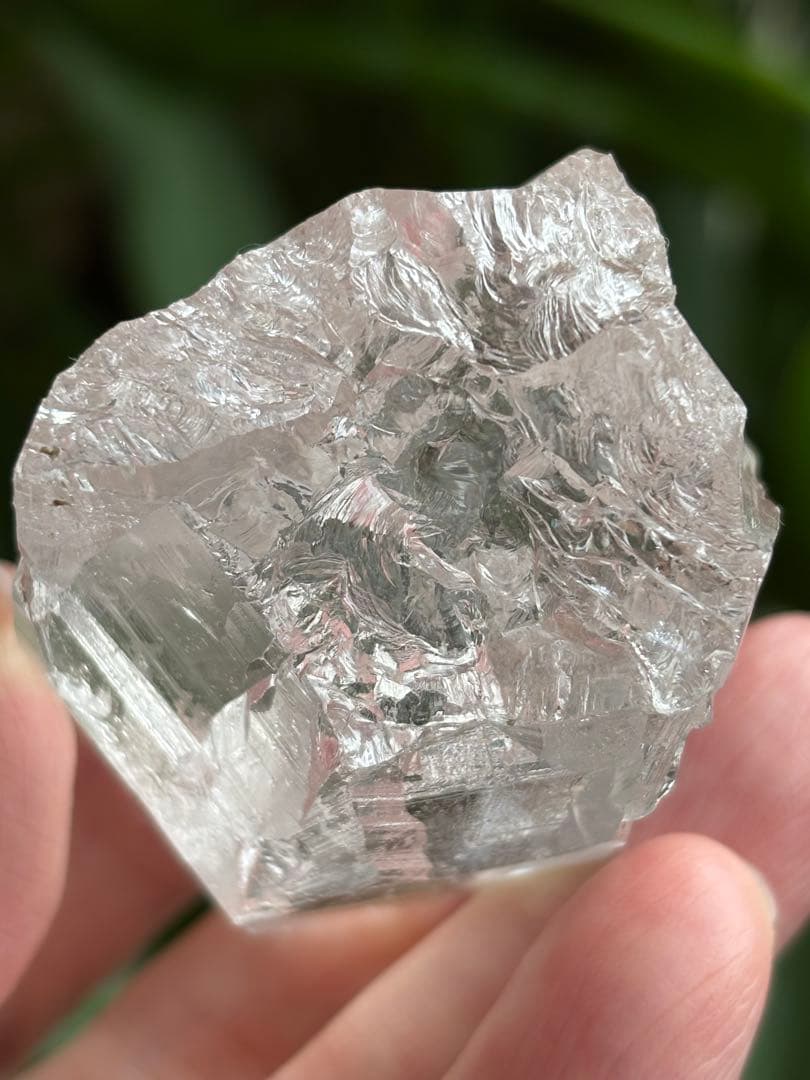 インド　マニハール水晶ポイント134g 水のように氷のように透明　美しい