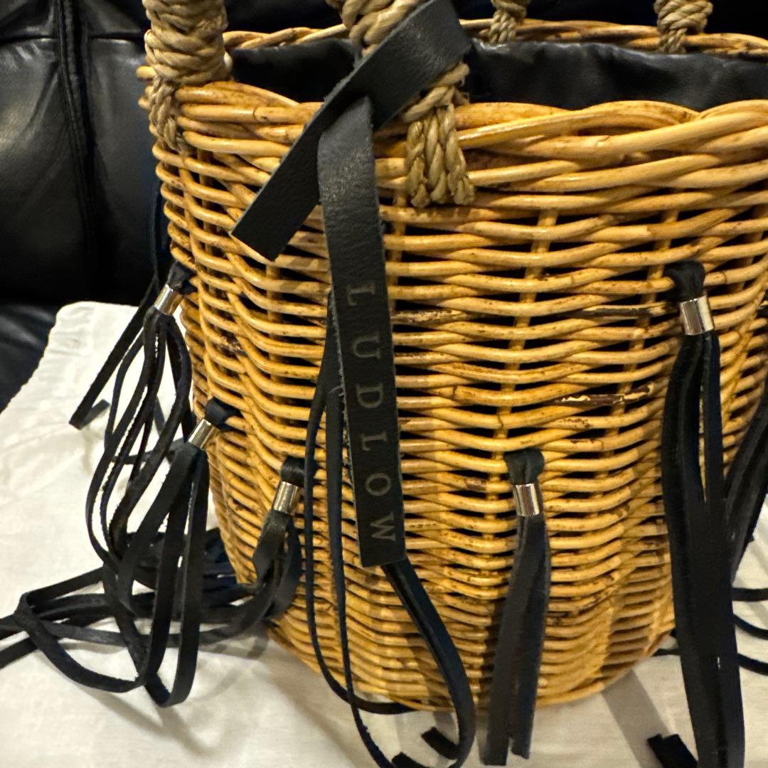 【夏物処分価格】ラドロー フリンジ かご バッグ 黒 ブラック