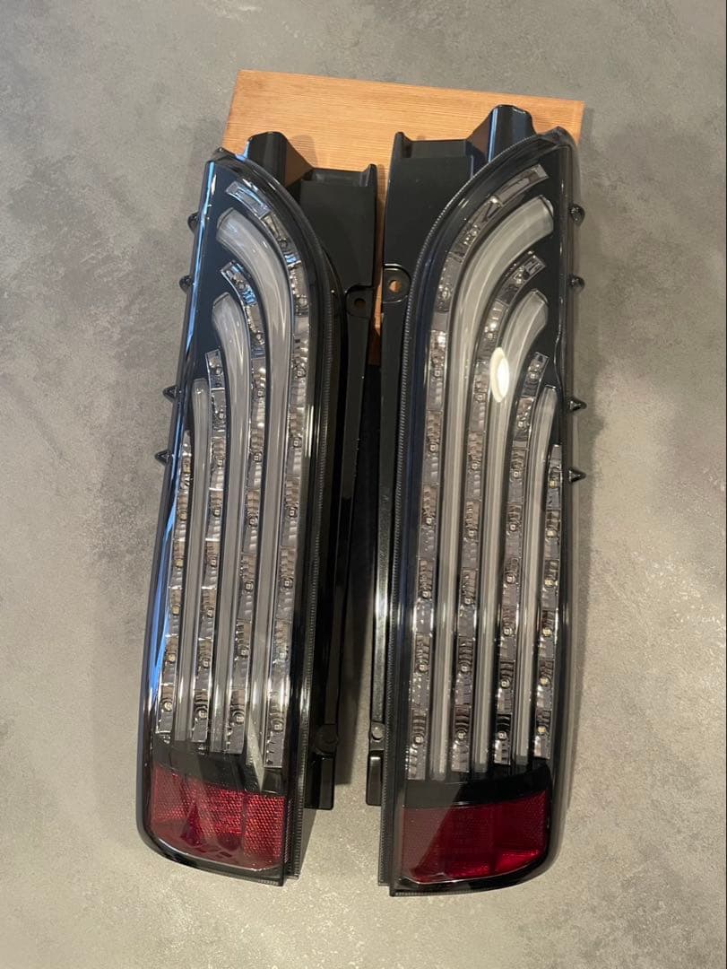 ハイエース1〜6型対応 FLEX 煌ブラック レッドテールランプ美品