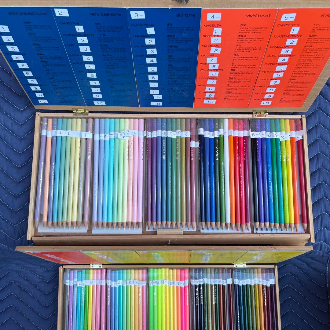 100色　色鉛筆