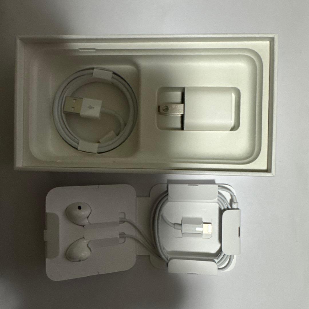 ほぼ新品 iPhone 8、256GB、product red