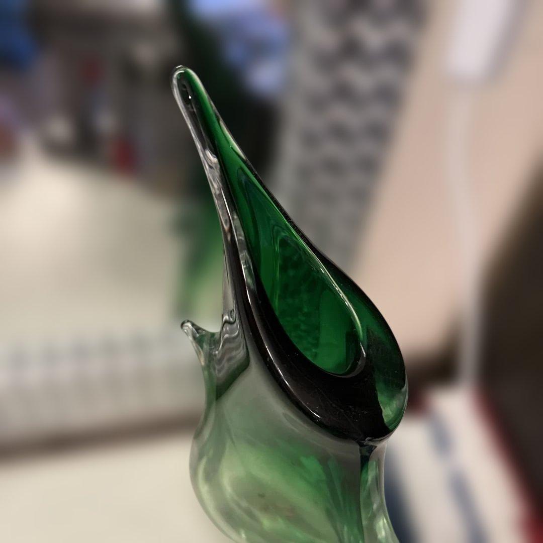 グリーンブラック流線型ガラス装飾品