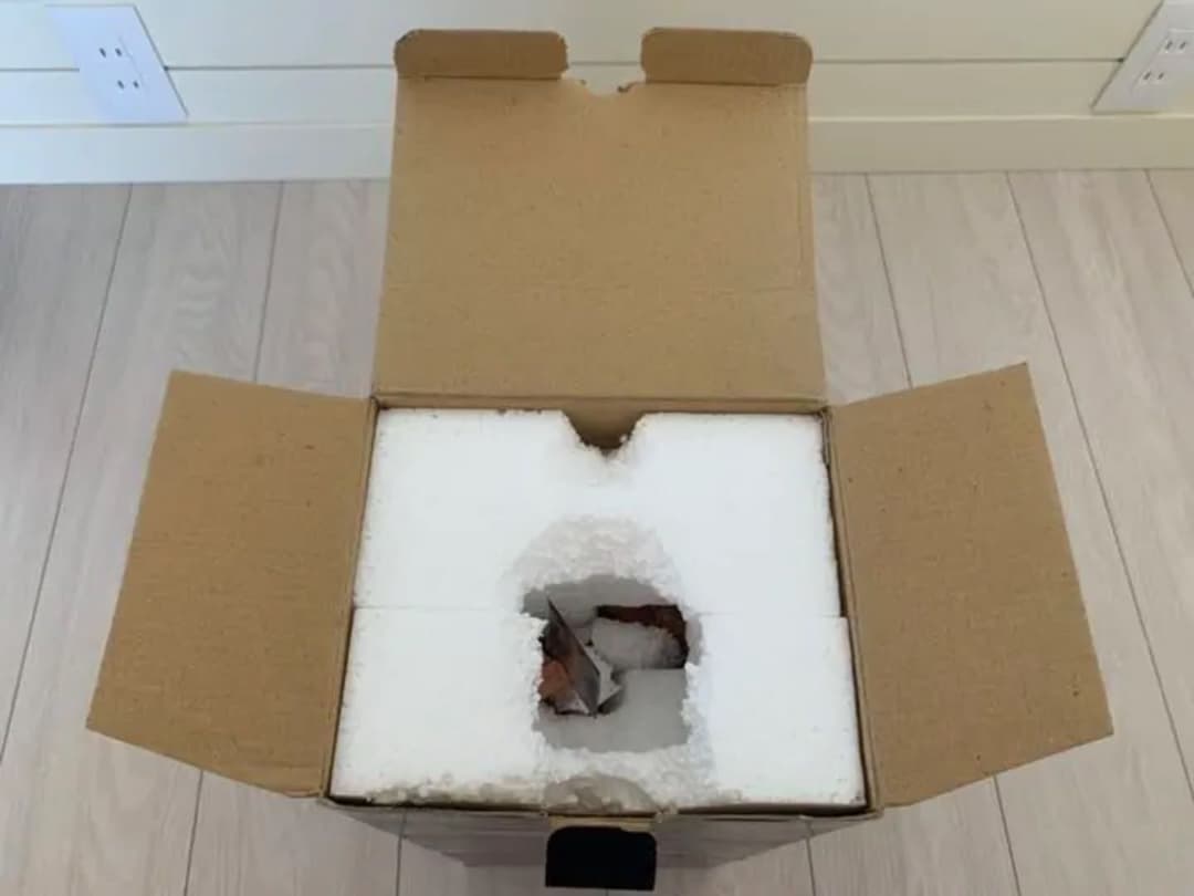 医者がレントゲンをにらむ・陶器製置物★ヨーロッパで購入！