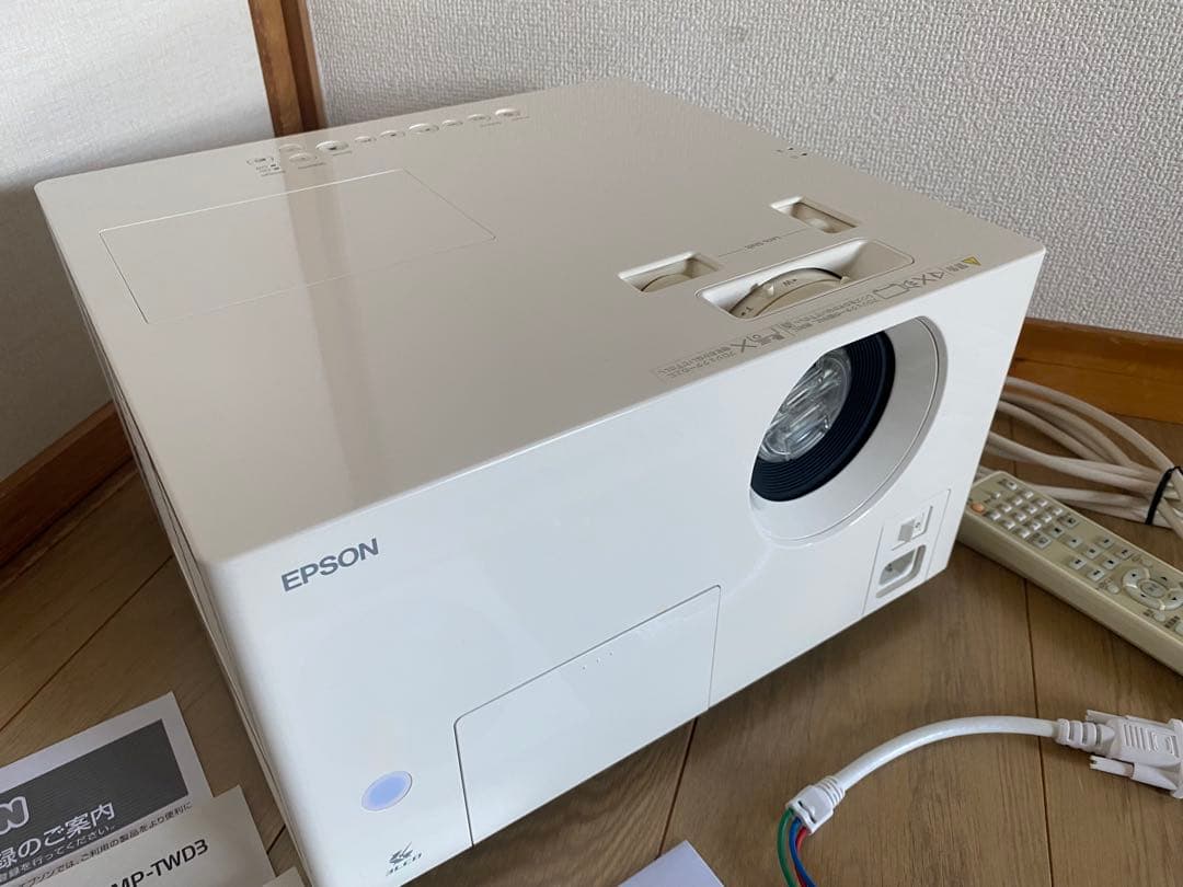 EPSON DREAMIOプロジェクター EMP-TWD3