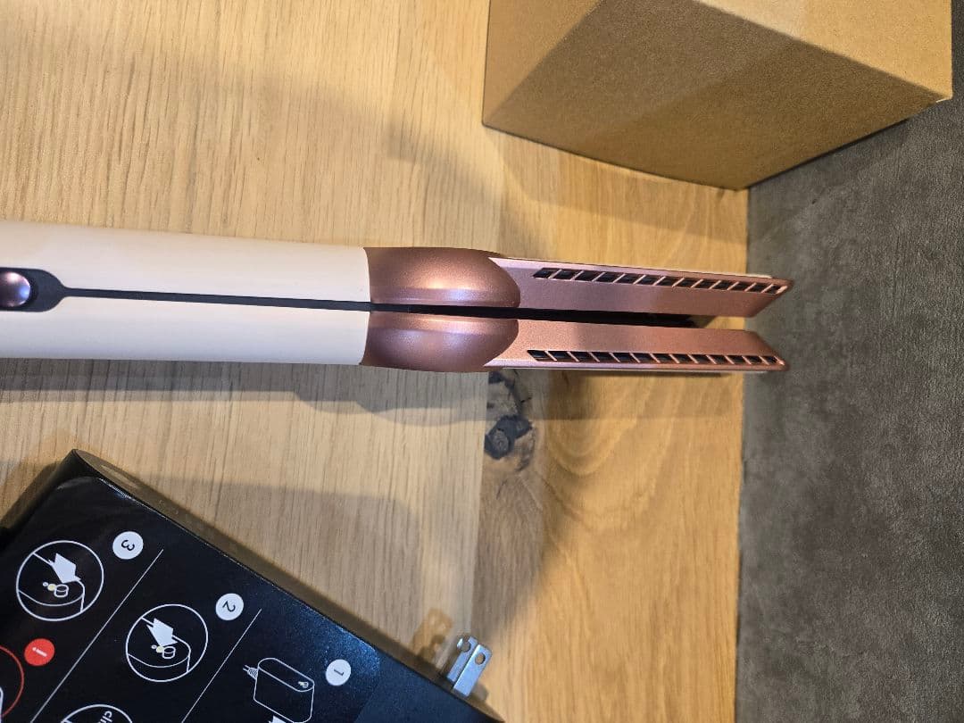 ダイソン　Airstrait™エアストレート　ストレートドライヤー