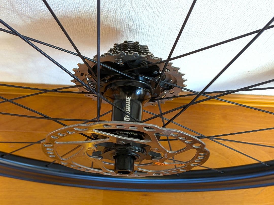 【大幅値下】GUSTO アタッキ 45mmカーボン 11速スプロケ付 ディスク用