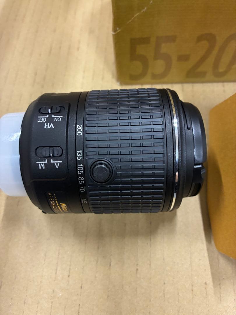 新品 Nikon 55-200mm f/4-5.6G ED VR II箱ダメージ